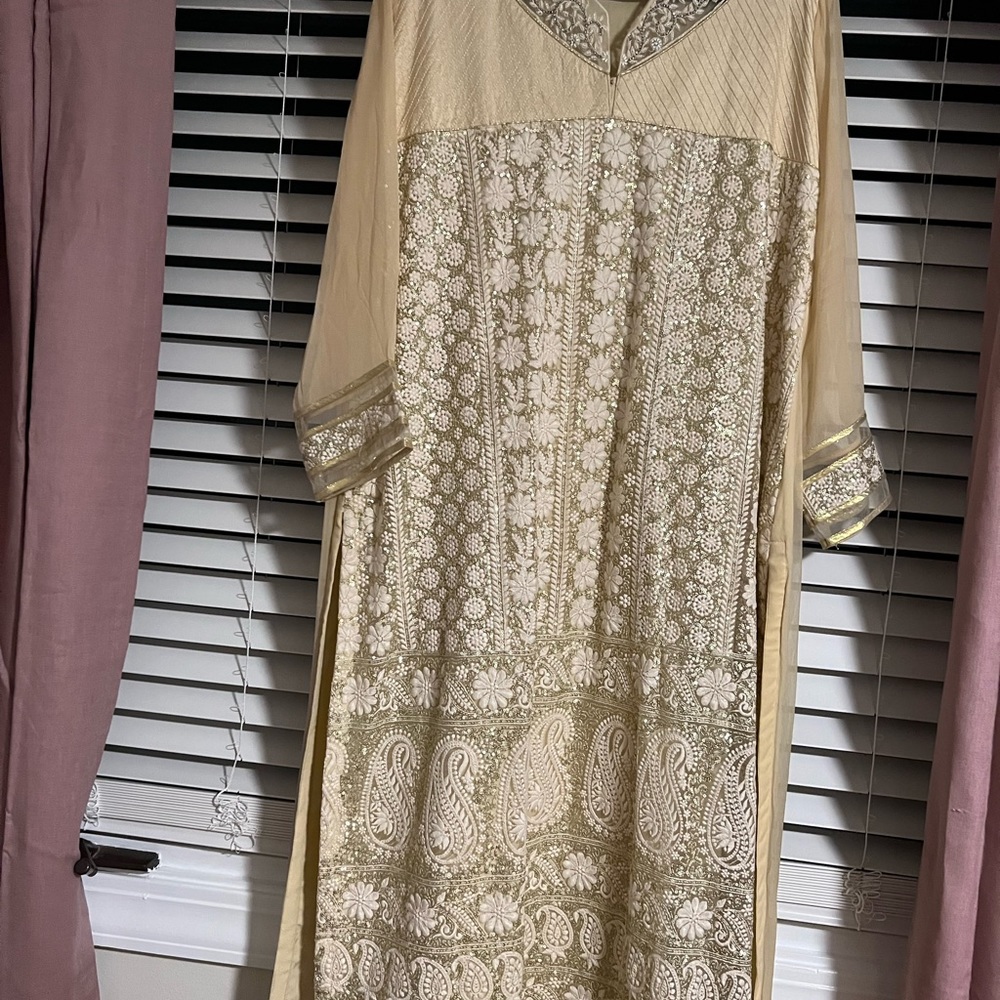 Ladies Kurti. Anarkali style size free size fits US women size 16-18.